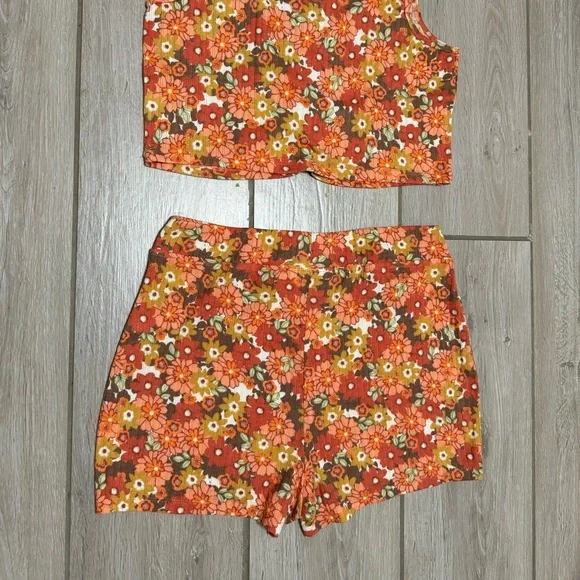 L/XL, 2pc PJs Tiny Tank & Shorts, perfect fall floral patter, excellent cond. - Picture 7 of 8